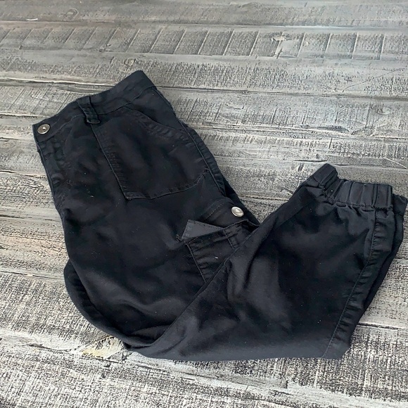 VIP Pants - Women’s Black Casual Jogger/Capri Pants, stretchy size 12, Preloved